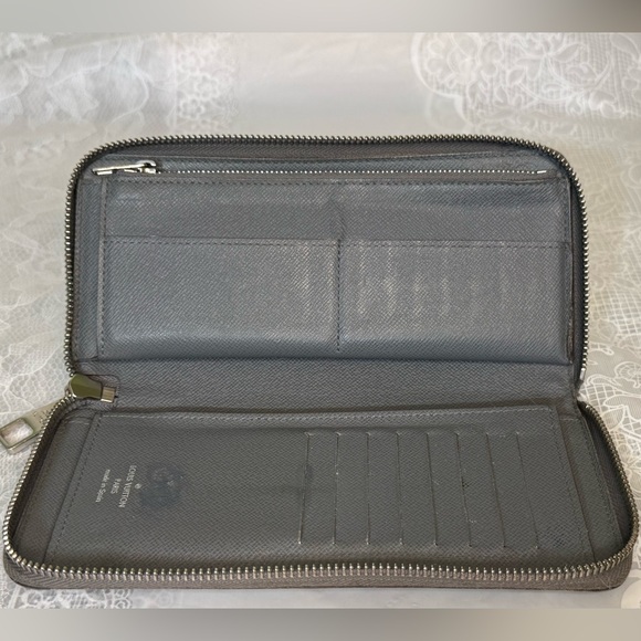 Authentic LOUIS VUITTON Taiga Zippy Long Wallet - Picture 7 of 12
